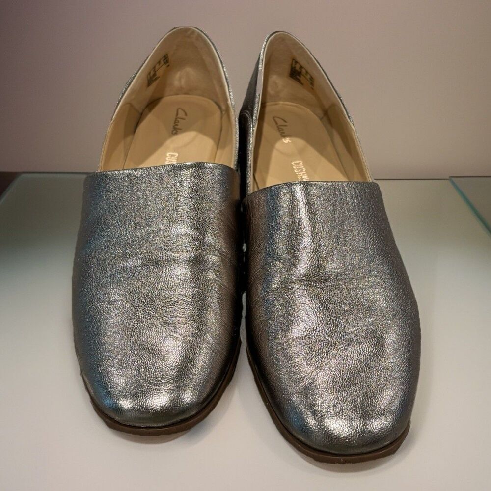 Clarks Collection Pure Tone Silver Loafers Women’s Comfort Slip On Size 9.5M